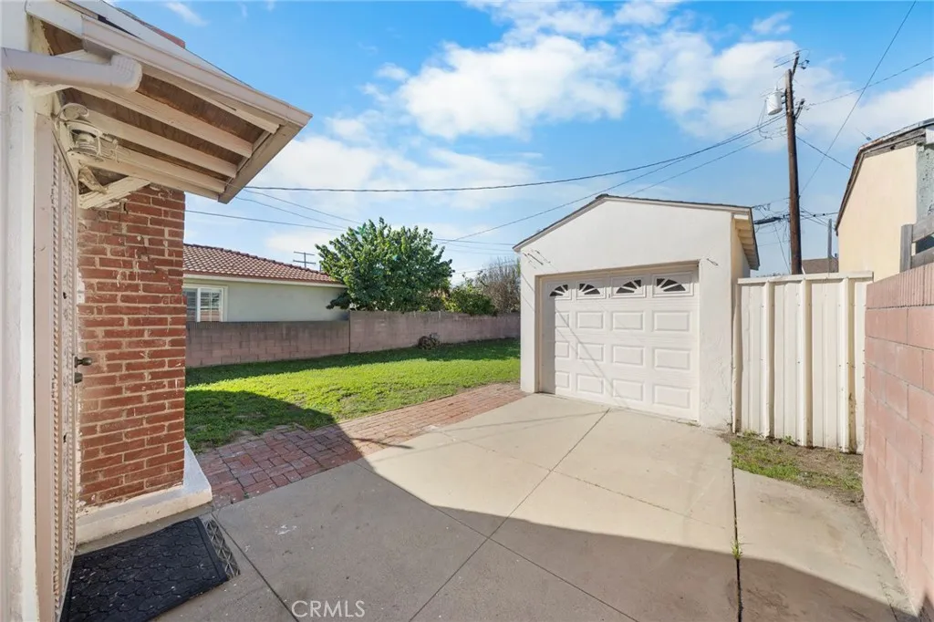 9929 Rosewood Avenue, South Gate, California 90280 home-pic-27
