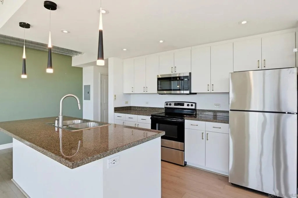 1080 Park Blvd 807, San Diego, California 92101 home-pic-24