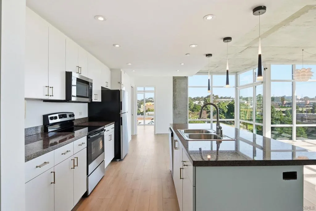 1080 Park Blvd 807, San Diego, California 92101 home-pic-23