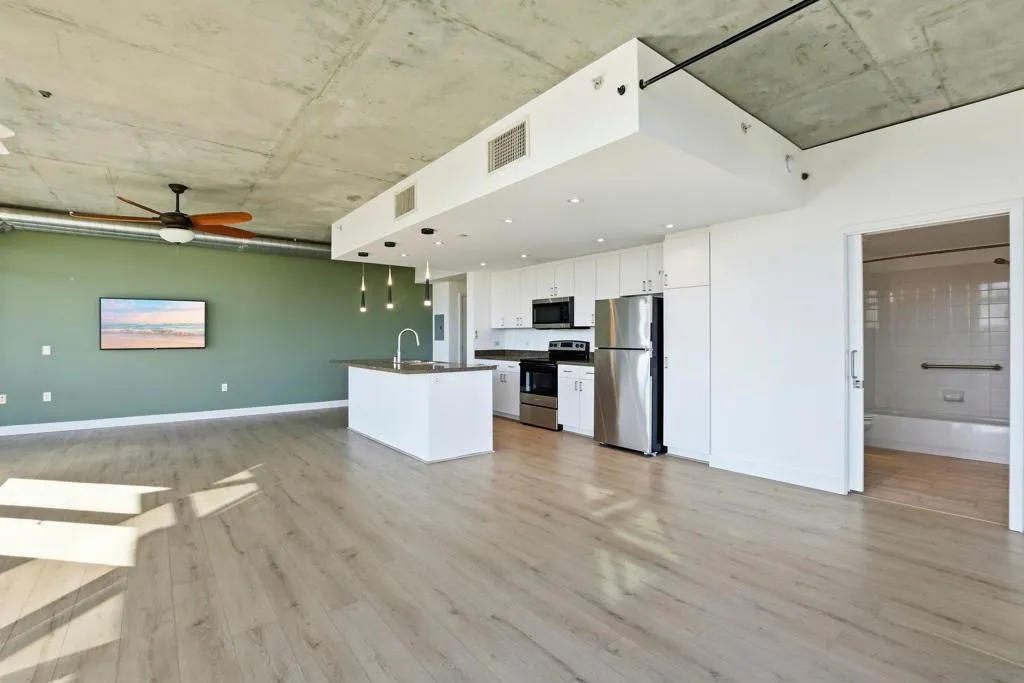 1080 Park Blvd 807, San Diego, California 92101 home-pic-31