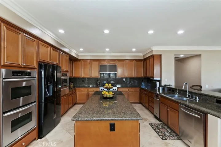 14140 Crystal Pool Court, Eastvale, California 92880