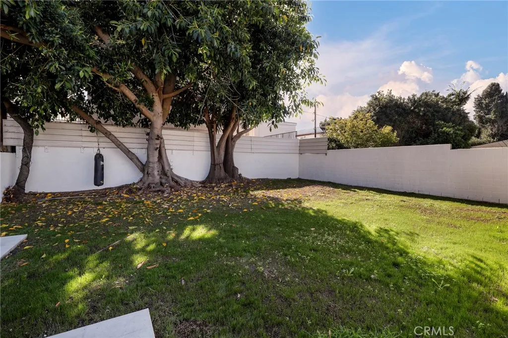 1520 W 216th Street, Torrance, California 90501 home-pic-33