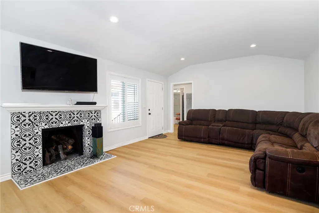 1520 W 216th Street, Torrance, California 90501 home-pic-4