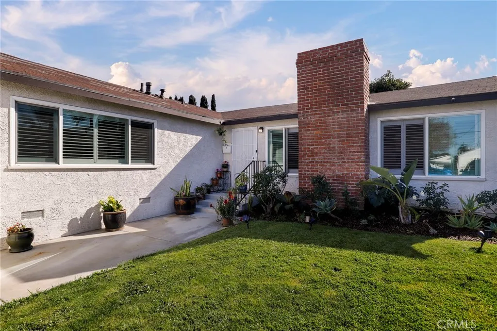 1520 W 216th Street, Torrance, California 90501 home-pic-2