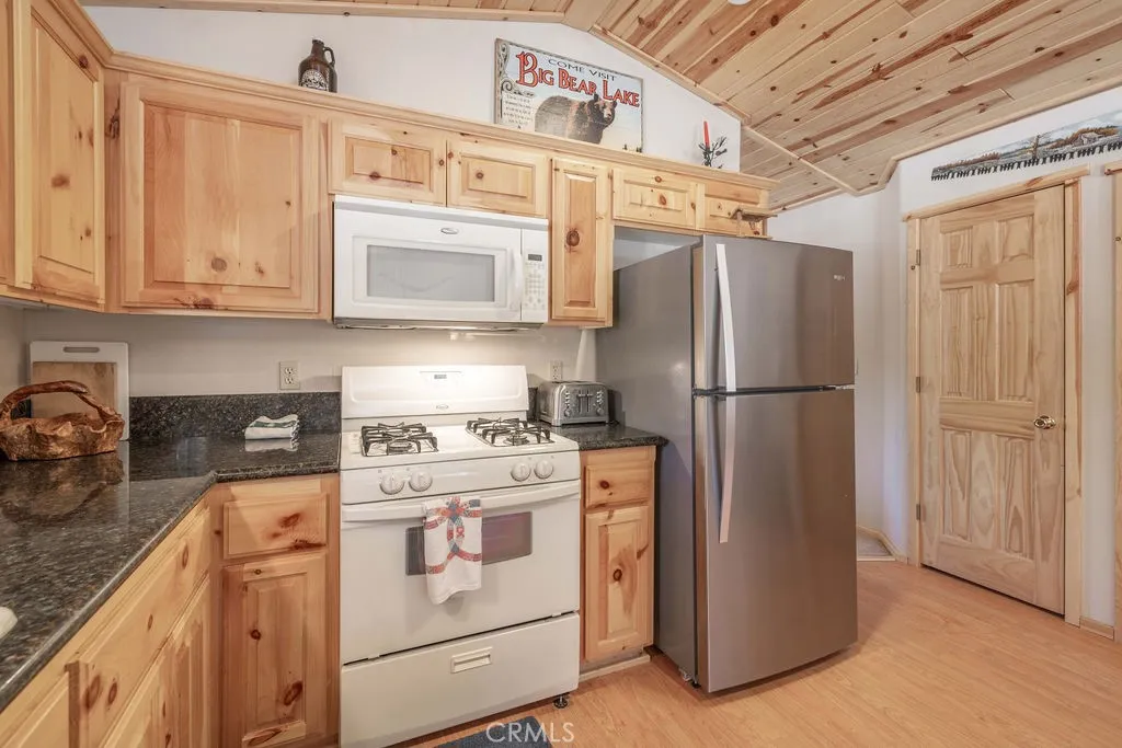 701 Irving, Big Bear City, California 92314 home-pic-6