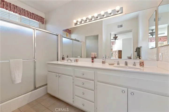 Primary Bathroom/Walk-In Shower