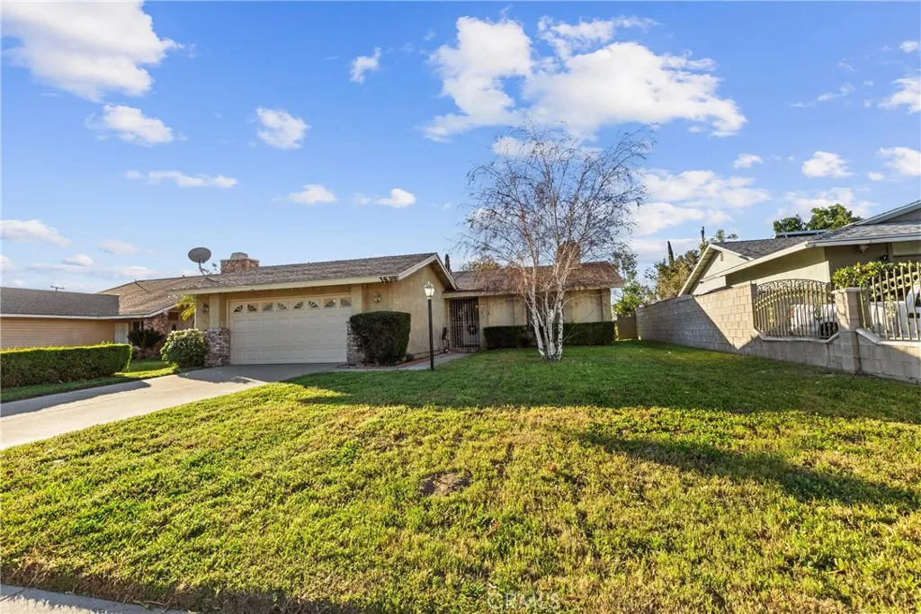 1895 W Gilbert, San Bernardino, California 92411 home-pic-2