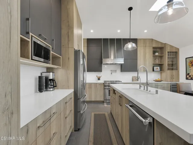 1524 Riverside Dr, Burbank -HsHProd-18