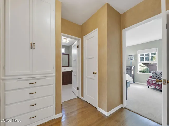 1524 Riverside Dr, Burbank -HsHProd-27