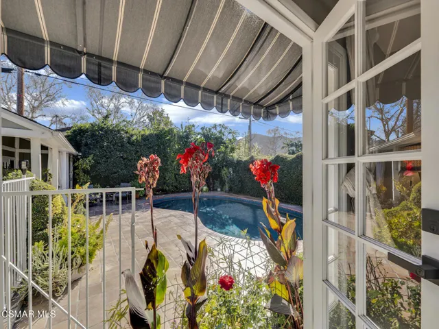 1524 Riverside Dr, Burbank -HsHProd-36