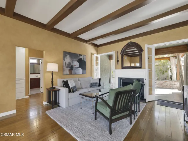 1524 Riverside Dr, Burbank -HsHProd-12