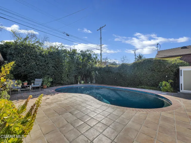 1524 Riverside Dr, Burbank -HsHProd-43