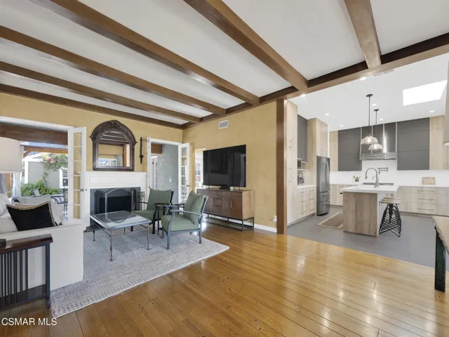 1524 Riverside Dr, Burbank -HsHProd-10