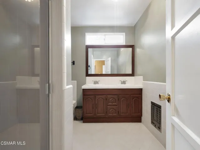 1524 Riverside Dr, Burbank -HsHProd-32