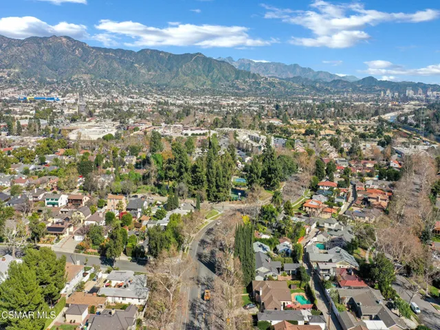 1524 Riverside Dr, Burbank -HsHProd-4