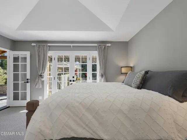 1524 Riverside Dr, Burbank -HsHProd-35