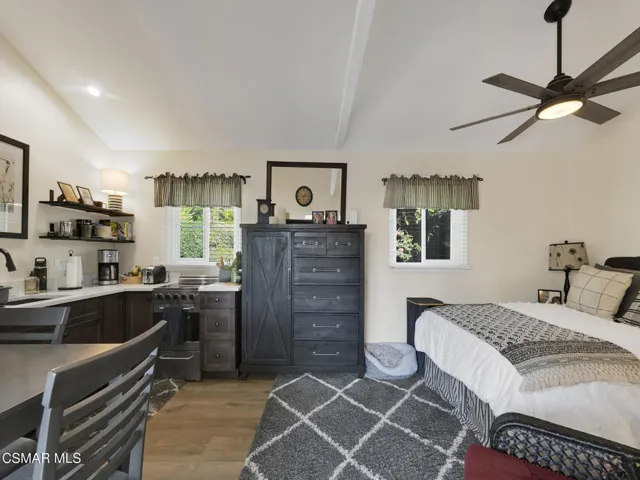 1524 Riverside Dr, Burbank -HsHProd-48