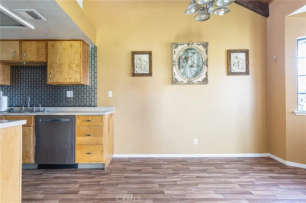 19256 Cottonwood, Apple Valley, California 92308 home-pic-9