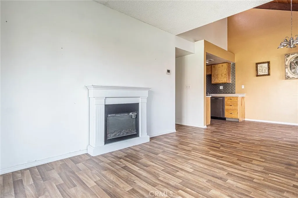 19256 Cottonwood, Apple Valley, California 92308 home-pic-8