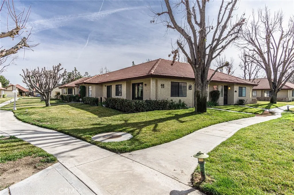 19256 Cottonwood, Apple Valley, California 92308 home-pic-1