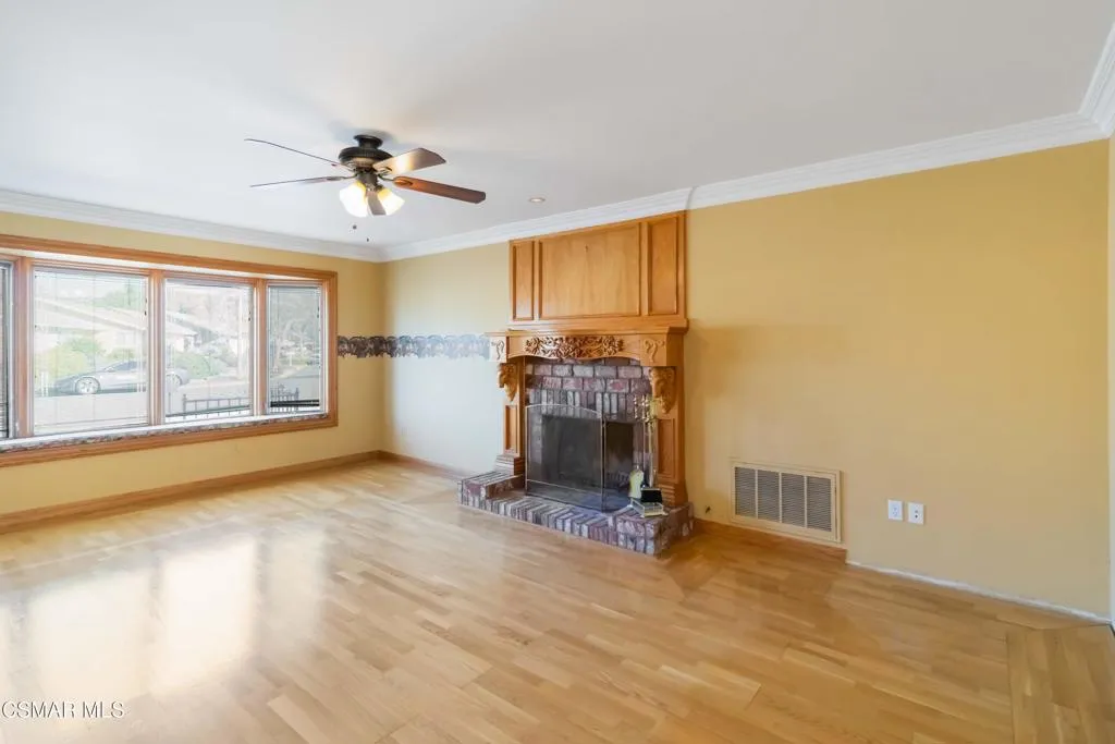 4776 El Prado Street, Simi Valley, California 93063 home-pic-6