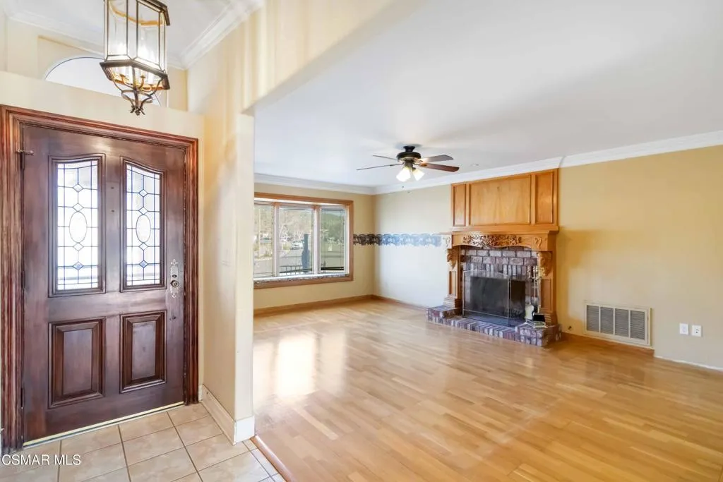4776 El Prado Street, Simi Valley, California 93063 home-pic-3
