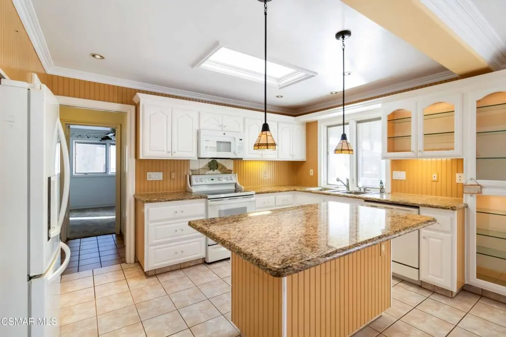 4776 El Prado Street, Simi Valley, California 93063 home-pic-8