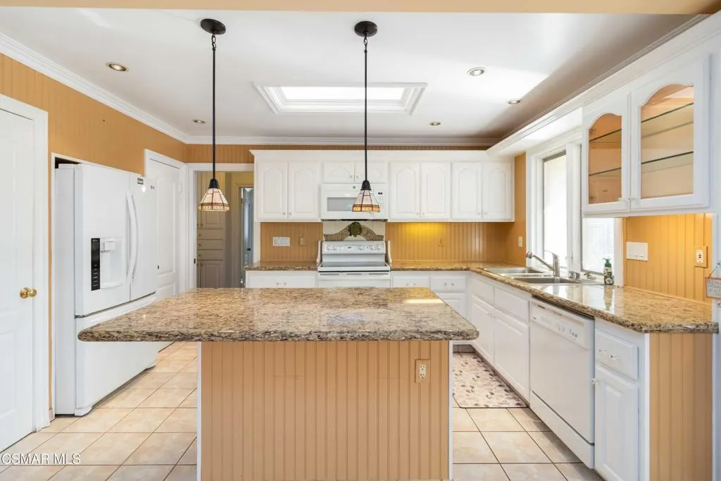 4776 El Prado Street, Simi Valley, California 93063 home-pic-9