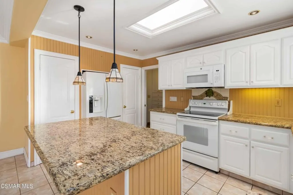 4776 El Prado Street, Simi Valley, California 93063 home-pic-10
