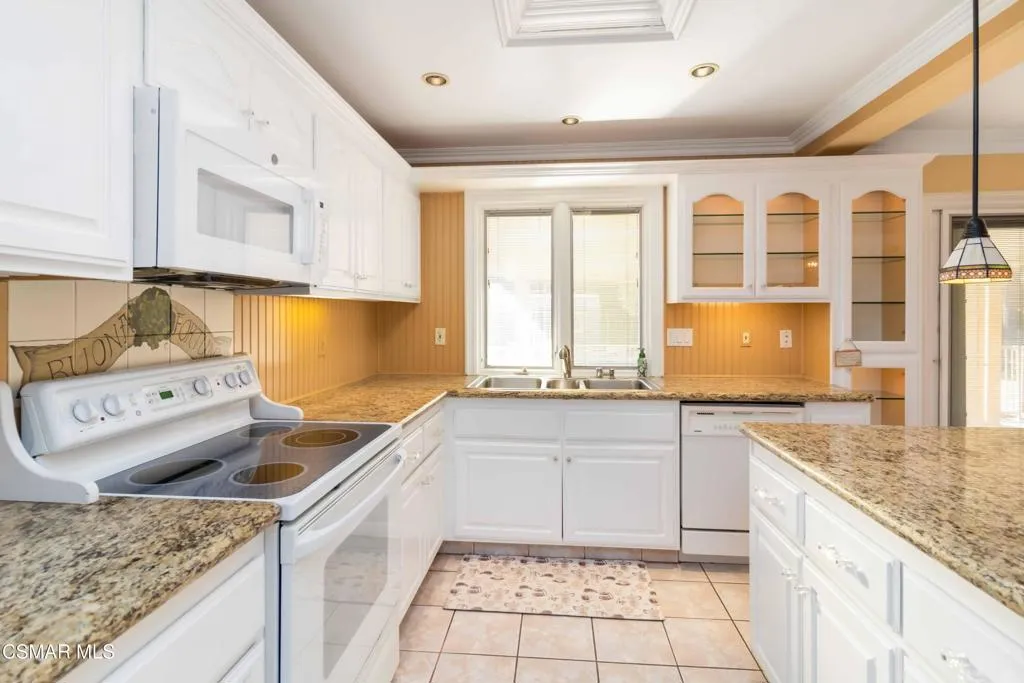 4776 El Prado Street, Simi Valley, California 93063 home-pic-12