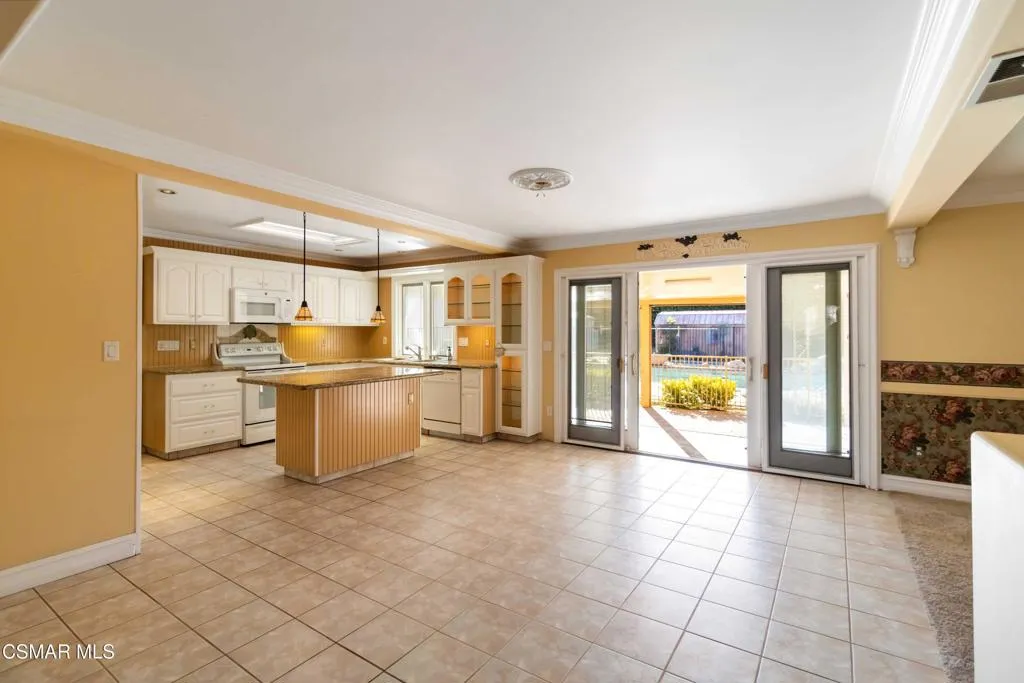 4776 El Prado Street, Simi Valley, California 93063 home-pic-7