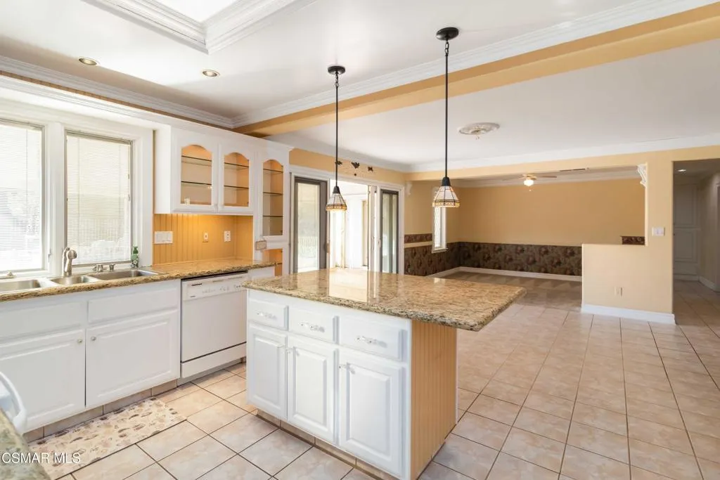 4776 El Prado Street, Simi Valley, California 93063 home-pic-13