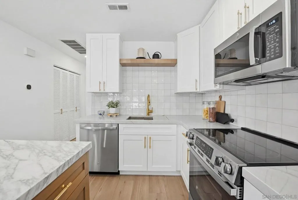 1926 Springdale Ln, Encinitas, California 92024 home-pic-12