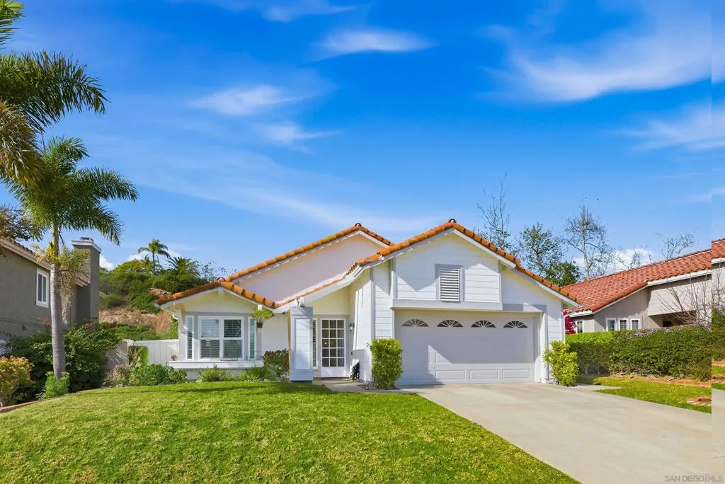 2121 Emberwood Way, Escondido, California 92029 home-pic-1