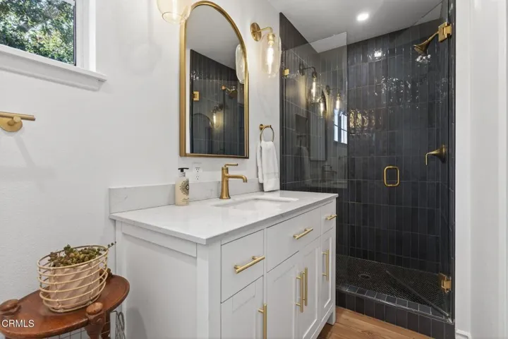 24  20-web-or-mls-Upmarketmedia_1309Gre-