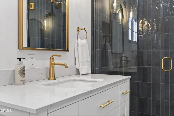 25 21-web-or-mls-Upmarketmedia_1309Gre-0