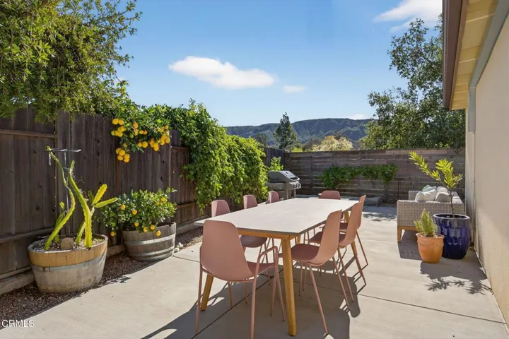 18  32-web-or-mls-Upmarketmedia_1309Gre-