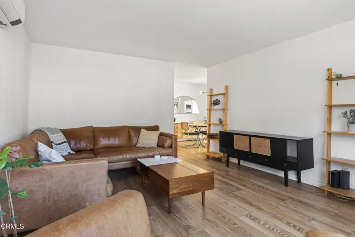 11 9-web-or-mls-Upmarketmedia_1309Gre-02