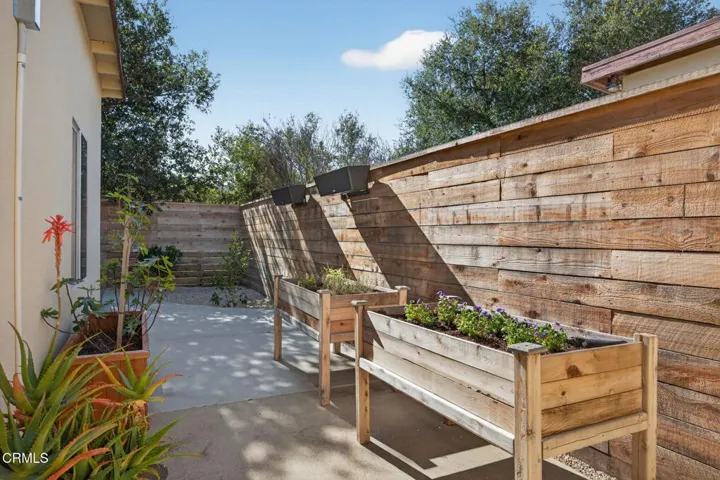 20 33-web-or-mls-Upmarketmedia_1309Gre-0