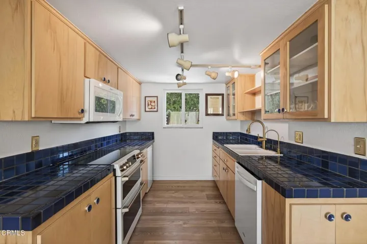 15 13-web-or-mls-Upmarketmedia_1309Gre-0