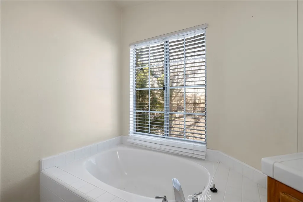15201 Matisse Circle, La Mirada, California 90638 home-pic-32