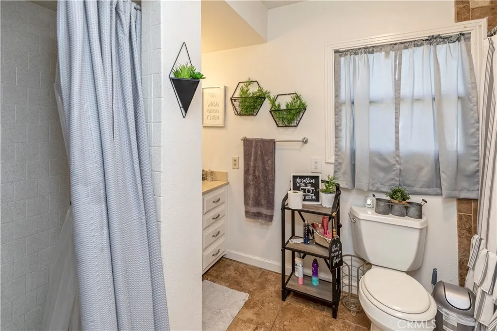 355 E Main, Merced, California 95340 home-pic-17