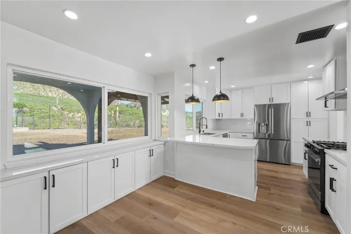 13047 Garris, Granada Hills, California 91344