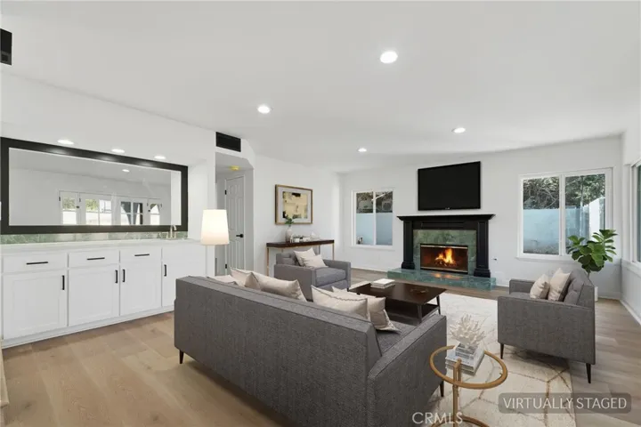 13047 Garris, Granada Hills, California 91344