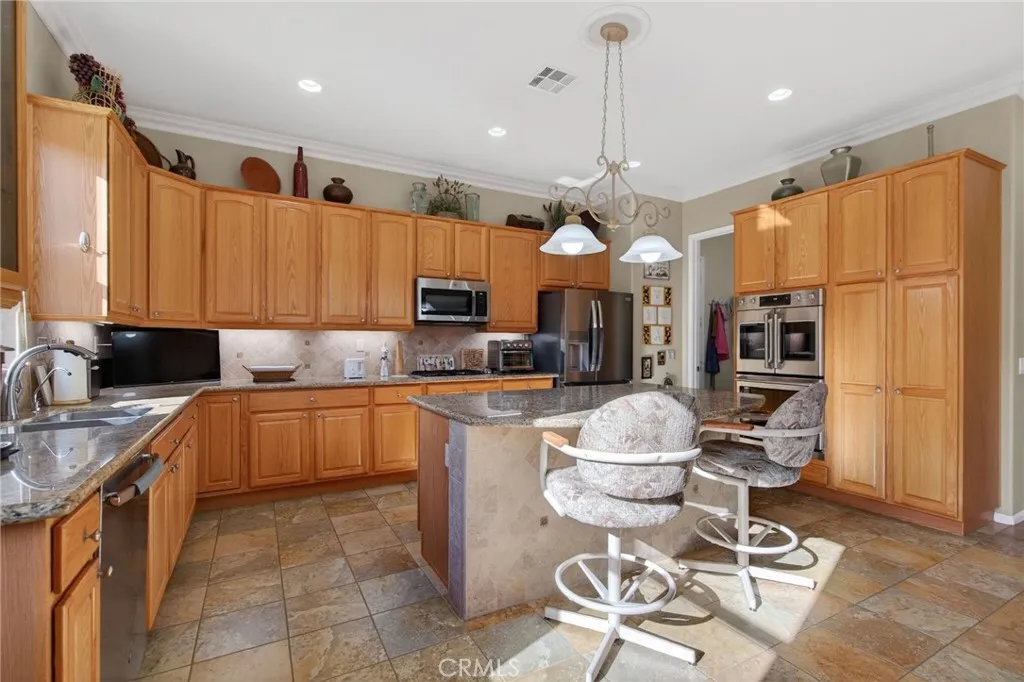 1578 Castle Pines, Beaumont, California 92223 home-pic-10
