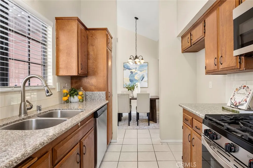 102 Kauai Lane, Placentia, California 92870 home-pic-11