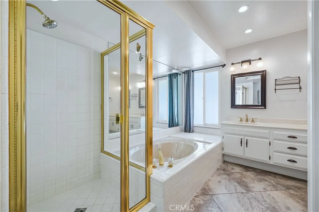 1393 Sunrise Circle S, Upland, California 91784 home-pic-18