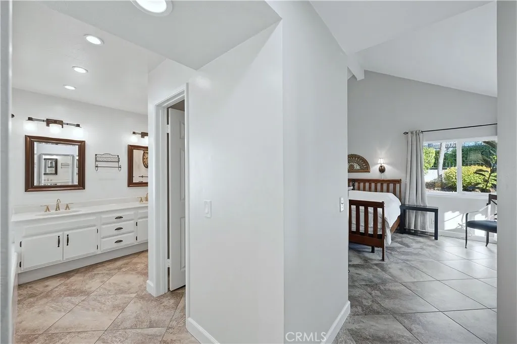 1393 Sunrise Circle S, Upland, California 91784 home-pic-17