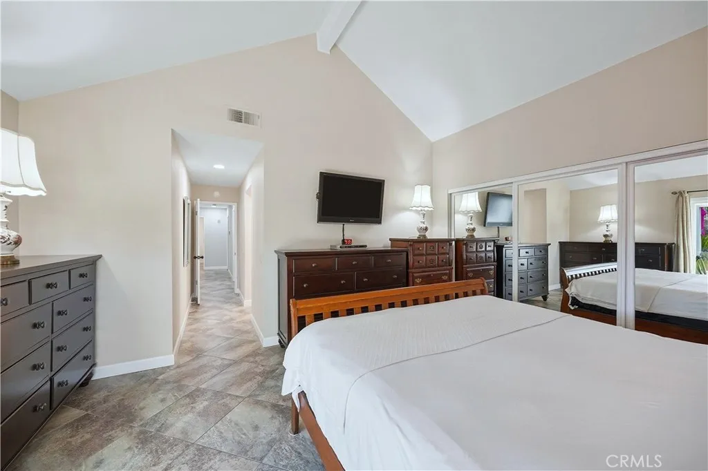 1393 Sunrise Circle S, Upland, California 91784 home-pic-16