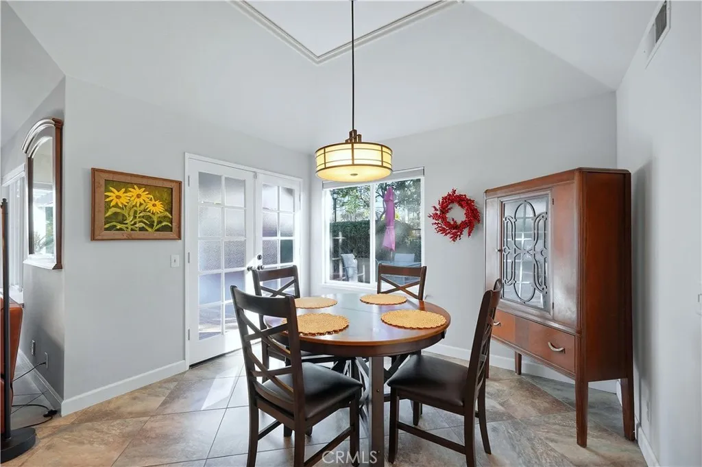 1393 Sunrise Circle S, Upland, California 91784 home-pic-12